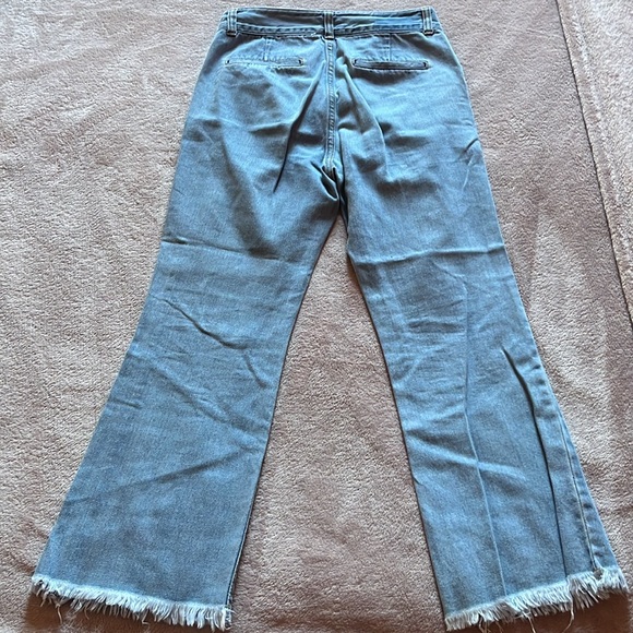 Womens light blue jeans, lightly loved and nice fit - Picture 2 of 6